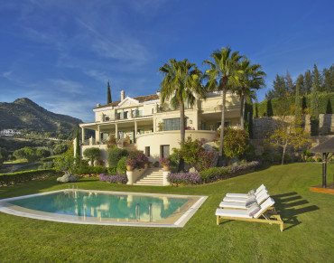 Villa for sale in Marbella Club Golf Resort - R112-11693