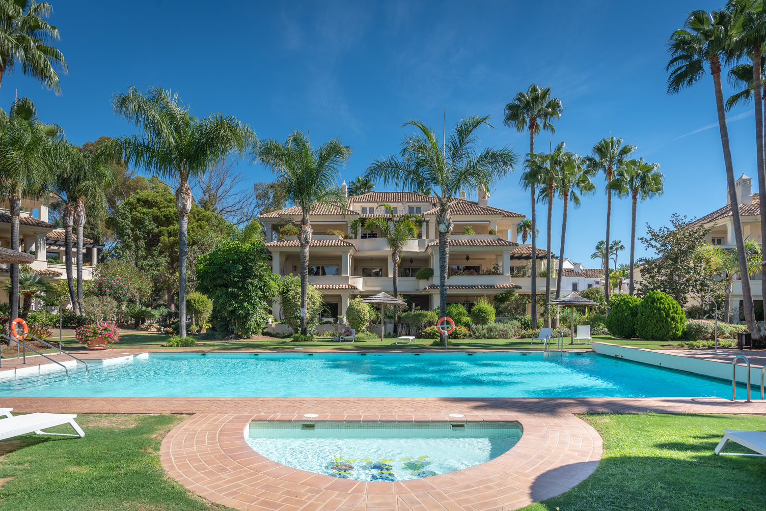 Outstanding 3-bedroom Duplex Penthouse in the Highly Desirable Las Alamandas