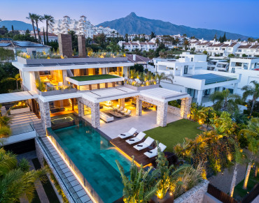 Villa for sale in Nueva Andalucia - SV1694-P