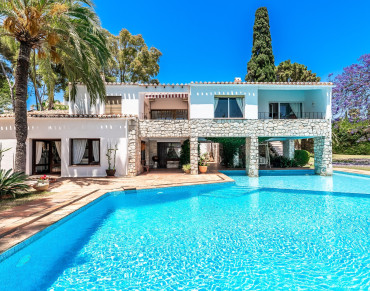 Villa for sale in Marbella East, Los Monteros, Marbella - W-02VZ9Y