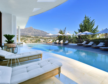 Villa for sale in Nueva Andalucia, Los Naranjos Golf, Marbella - MPV5895