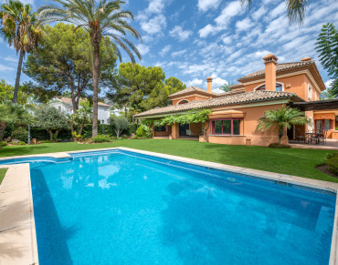Villa for sale in Marbella Golden Mile, Altos Reales, Marbella - MPV5435