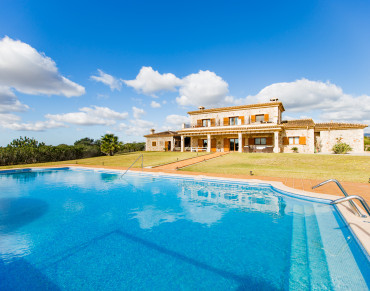 Casas for sale in Llucmajor - 6888