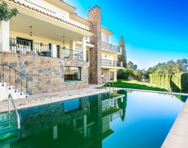 Villa for sale in Marbella - W-02Y4ED