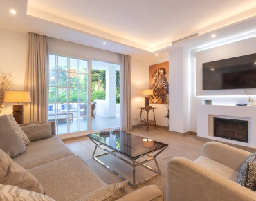 Apartment for sale in Marbella Golden Mile, Puente Romano II, Marbella - PANR-15494