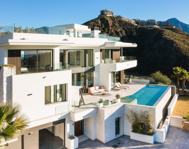Villa for sale in Lomas de La Quinta, Benahavis - PANR-15480