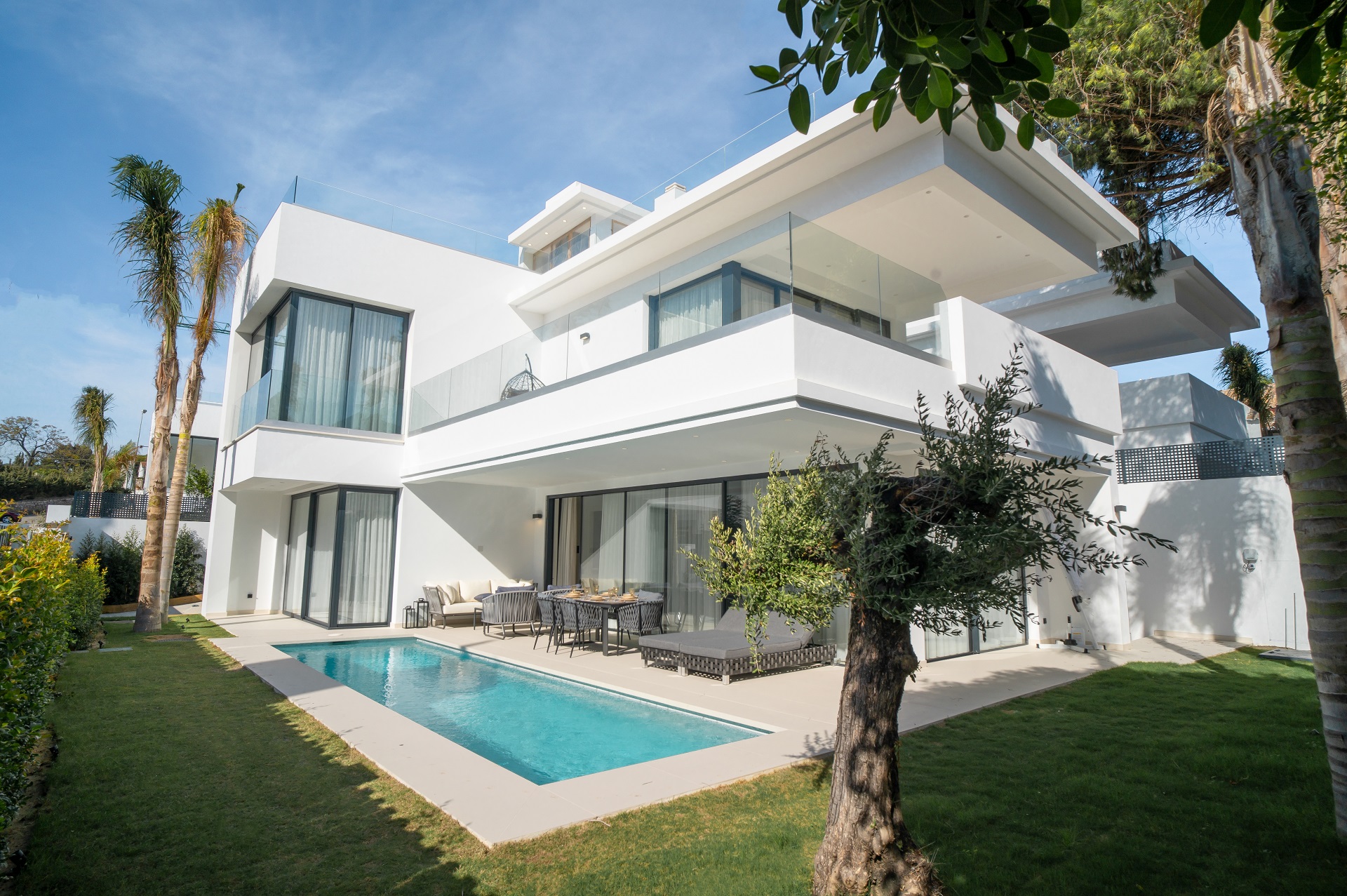 Modern Villa in Rio Verde, Golden Mile, just 100 m from the beach