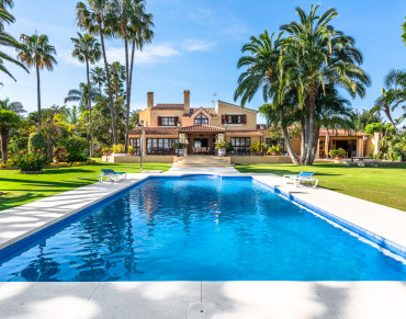 Villa for sale in Estepona - PANR-12212