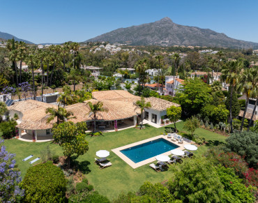 Villa for sale in Nueva Andalucia - SV2255