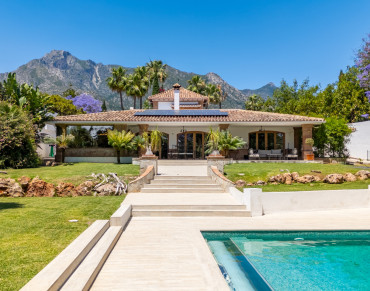 Villa for sale in Marbella Golden Mile, Rocio de Nagüeles, Marbella - PANR-15523