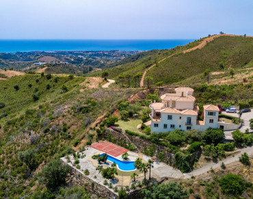 Villa for sale in Altos de Estepona, Estepona - PANR-15748