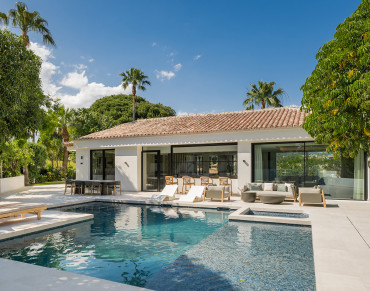 Villa for sale in Nueva Andalucia, Las Brisas, Marbella - DM5219-02