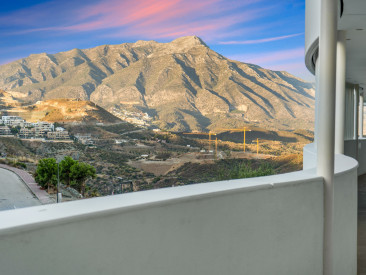 Apartment in Benahavis — photo 2