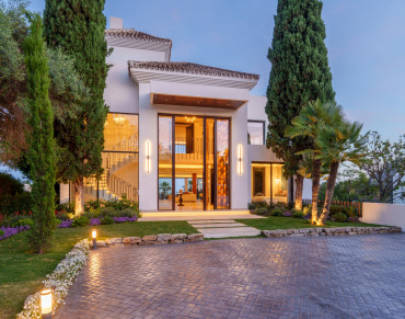 Villa for sale in Nueva Andalucia - SV1300