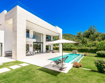 Villa for sale in Marbella Golden Mile, Cascada de Camojan, Marbella - W-02ZWOH