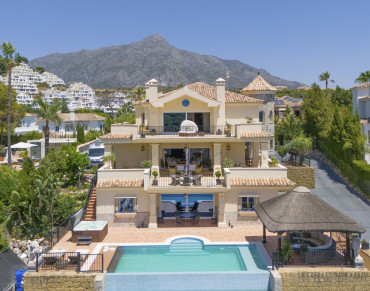 Villa for sale in Nueva Andalucia - W-02ZWZ6