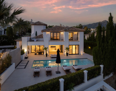 Villa for sale in Nueva Andalucia - NF-01352P