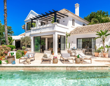 Villa for sale in Marbesa - W-030KXF