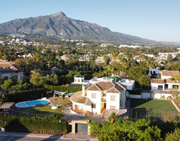 Villa for sale in Nueva Andalucia - W-03050W