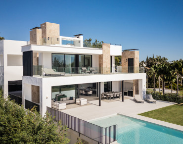 Villa for sale in Nueva Andalucia, Los Naranjos, Marbella - DM5308