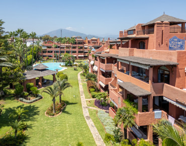 Penthouse for sale in Alhambra del Golf - TA0773