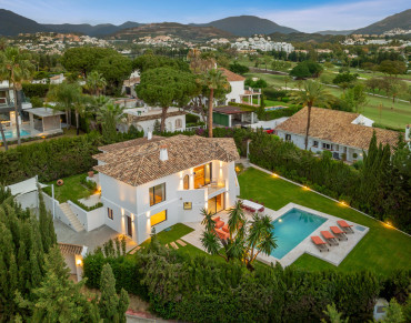 Villa for sale in Nueva Andalucia - HRB-01240P