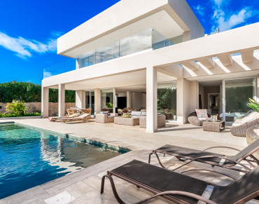 Villa for sale in San Pedro Playa - W-02U0ZM