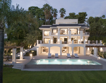 Villa for sale in Nueva Andalucia - W-030PVG
