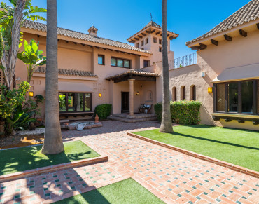 Villa for sale in Marbesa - W-046IW1