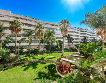 Apartment for sale in Marbella, Puerto Banús, Marbella - W-046AOE