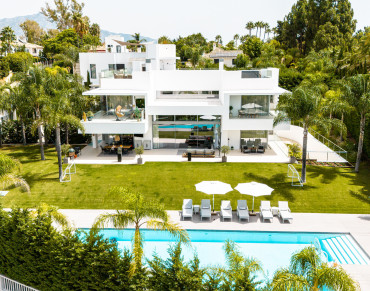 Villa for sale in Guadalmina Baja - NVG-H38