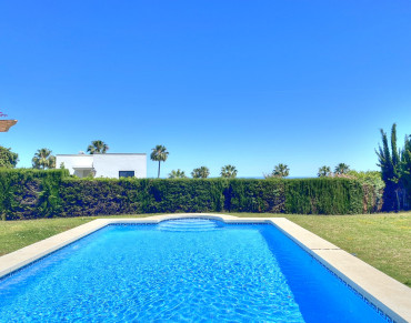 Villa for sale in Alcaidesa Alta, Alcaidesa - 428-04391P