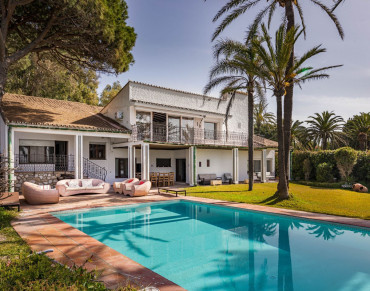 Villa for sale in Los Monteros - R5014657