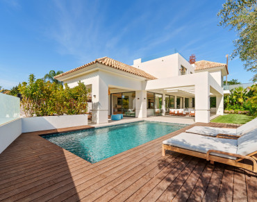 Villa for sale in Linda Vista Baja - SV2442