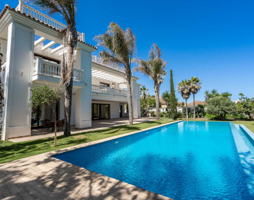 Villa for sale in Casasola - LE-00117P