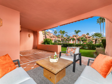 Apartment in Estepona — photo 2