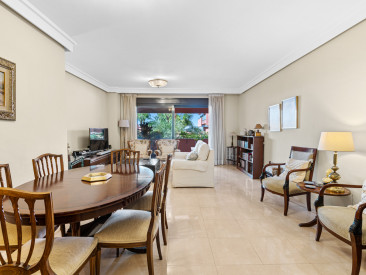 Apartment in Estepona — photo 3