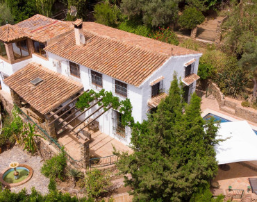 Villa for sale in Sayalonga - PANR-15953