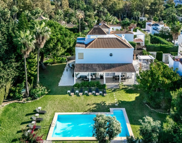 Villa for sale in Nueva Andalucia, Las Brisas, Marbella - W-02XNDG