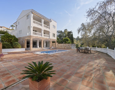 Villa for sale in Cerros del Aguila, Mijas Costa - ST5808