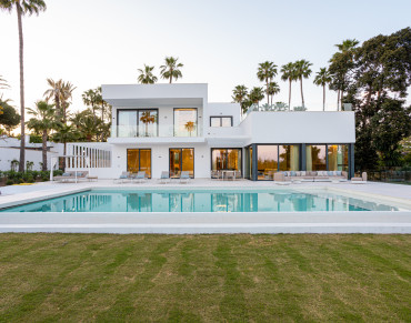 Villa for sale in Estepona East, Paraiso Medio, Estepona - NVG-H03