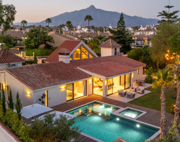 Villa for sale in Puerto Banús - SV2386
