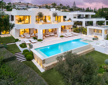 Villa for sale in Nueva Andalucia - SV2217