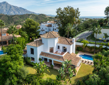 Villa for sale in La Quinta, Benahavís - SV2202
