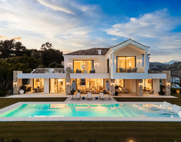 Villa for sale in El Herrojo, Benahavis - SV1918