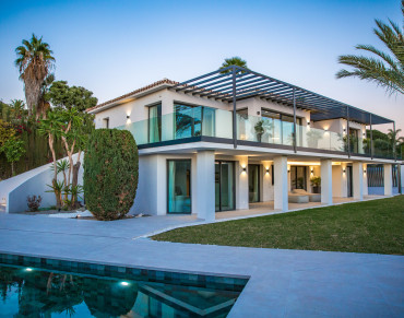 Villa for sale in Marbella Golden Mile, Nagüeles, Marbella - SV1621