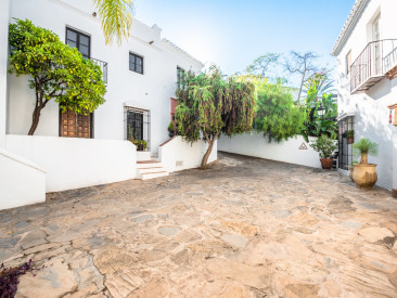 Town House in Marbella — photo 3