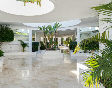 Apartment for sale in Marbella Golden Mile - PANR-15634