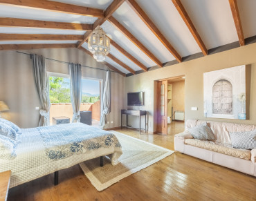 Villa for sale in Nueva Andalucia - PANR-15086