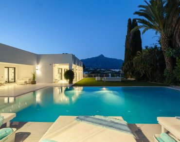 Villa for sale in Nueva Andalucia - PANR-15069